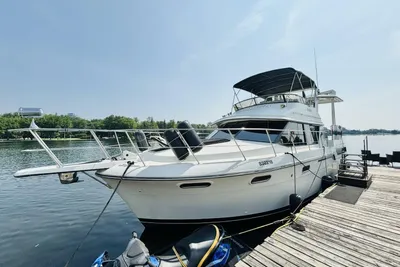 Carver 3807 Aft Cabin