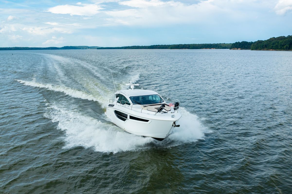 2019 Cruisers Yachts 42 