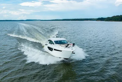 Cruisers Yachts 42 Cantius