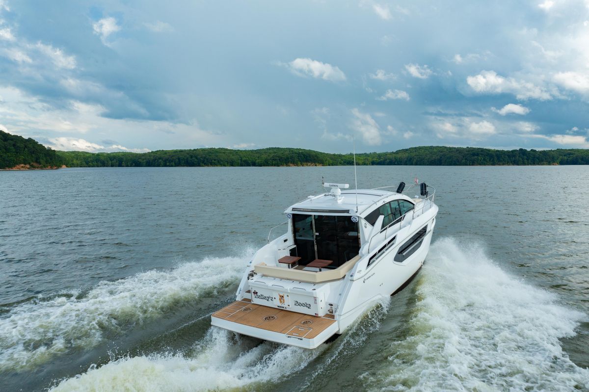2019 Cruisers Yachts 42 