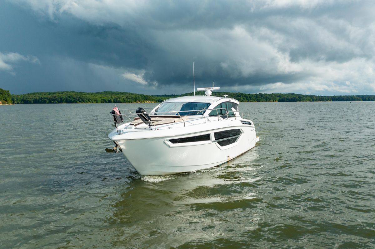 2019 Cruisers Yachts 42 