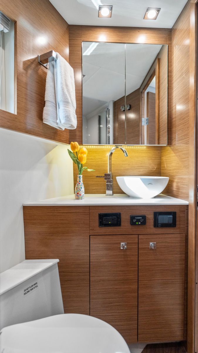 2019 Cruisers Yachts 42 