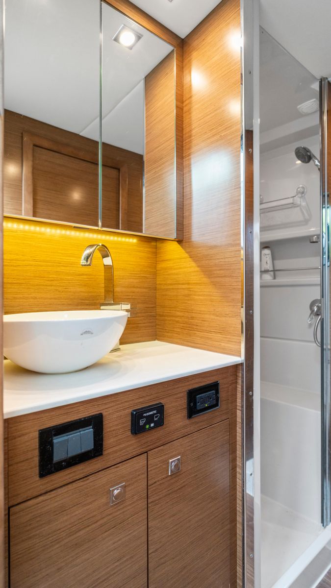 2019 Cruisers Yachts 42 