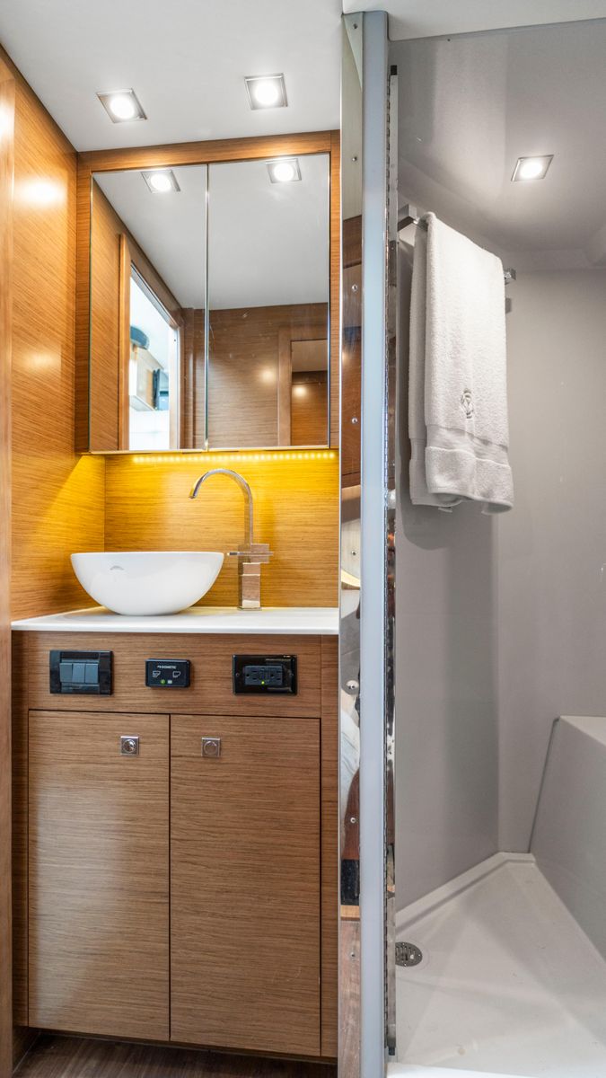 2019 Cruisers Yachts 42 