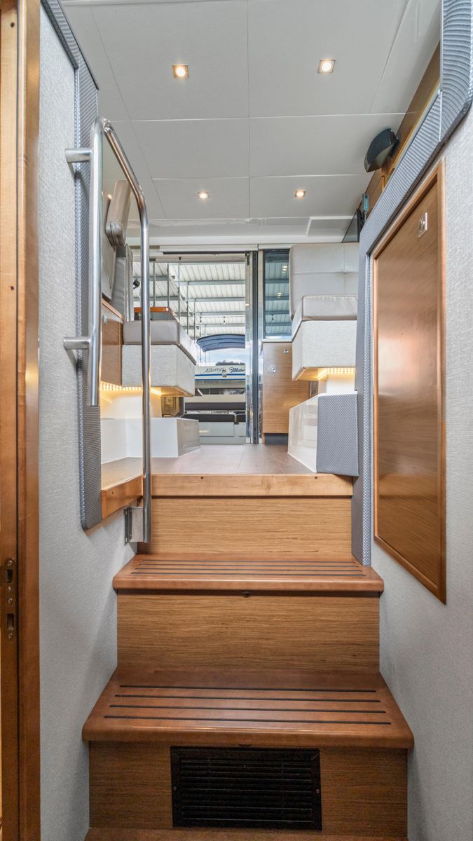 2019 Cruisers Yachts 42 