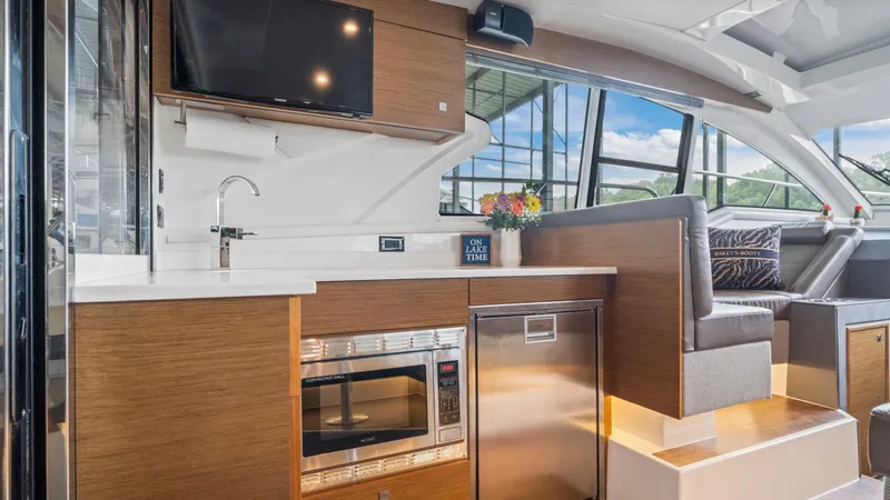 Bailey's Booty Yacht Photos Pics 