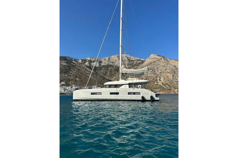 Echoes 1 Yacht Photos Pics 2023 Lagoon 55