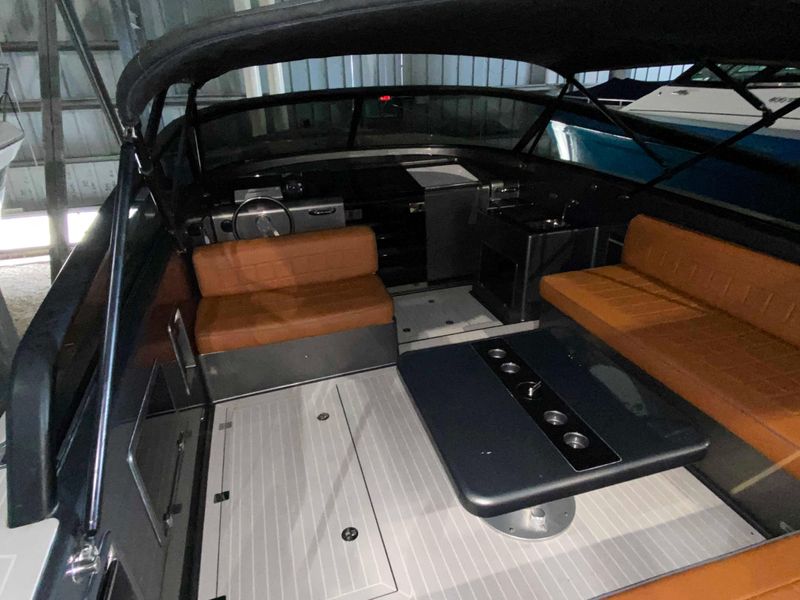 2015 VanDutch 40