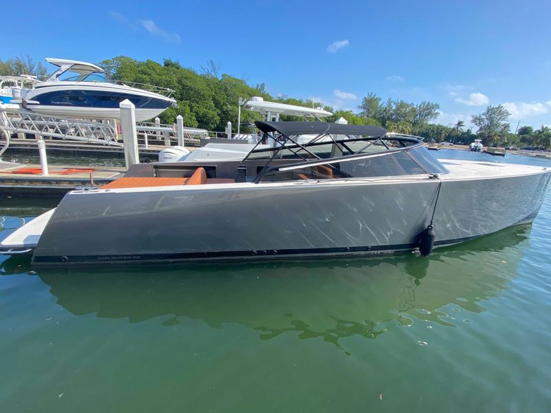 2015 VanDutch 40