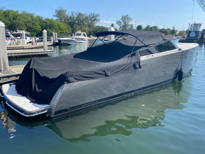 2015 VanDutch 40