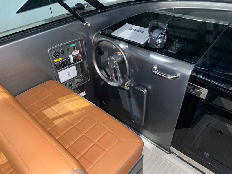 2015 VanDutch 40