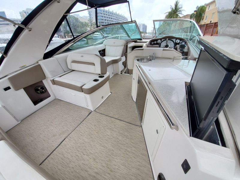 2017 Regal 32 Express