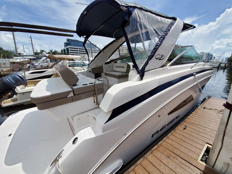2017 Regal 32 Express
