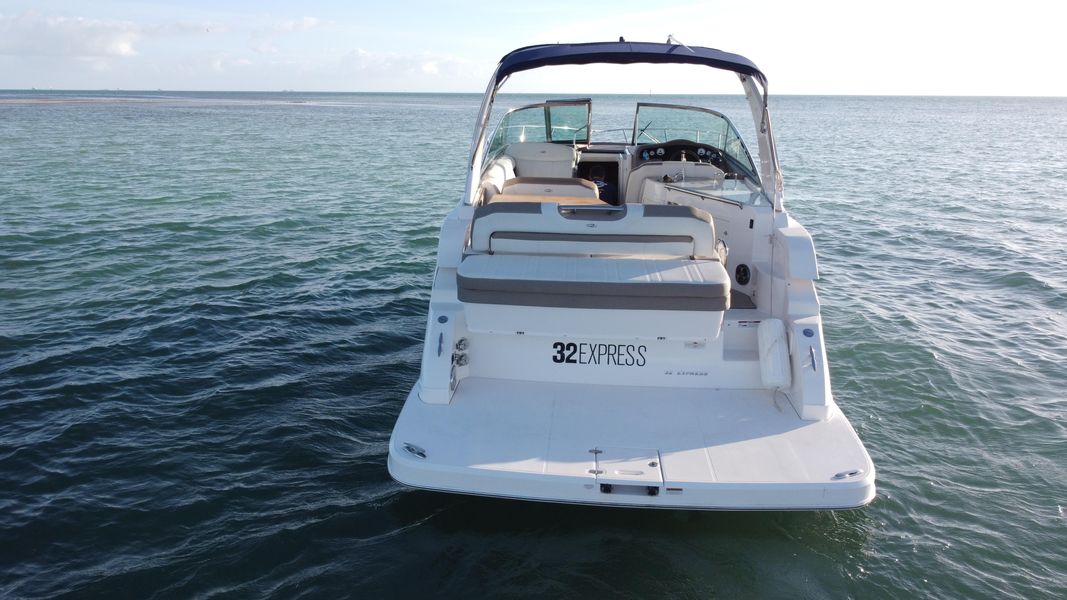 2017 Regal 32 Express