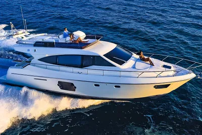 2011 Ferretti Yachts 530