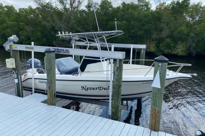 Pursuit C 200 Center Console