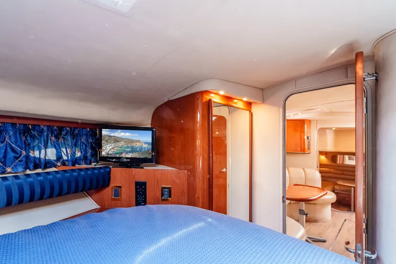 "carried Aweigh" Yacht Photos Pics Interior of 1999 Sea Ray 400 Sundancer yacht with cozy cabin and modern amenities.