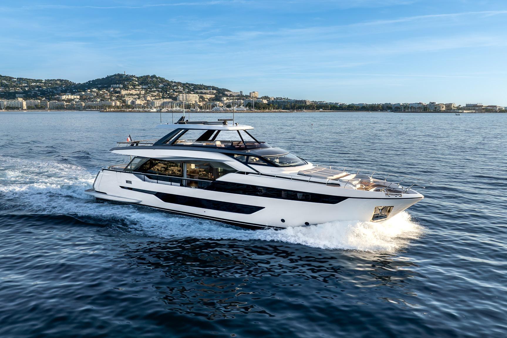 Ferretti Yachts 940