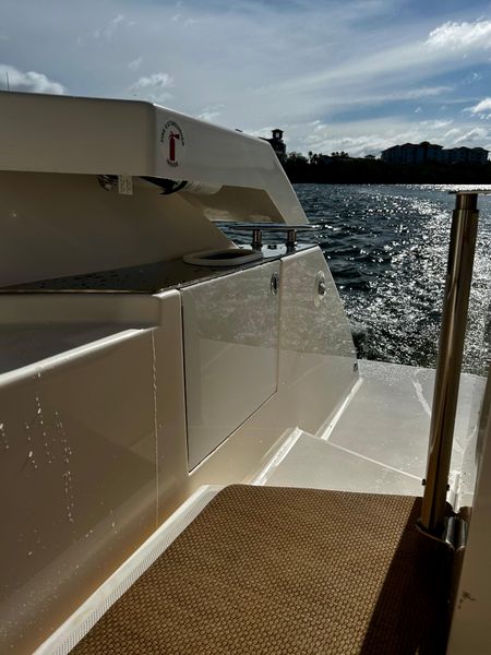 2017 Tiara Yachts 39