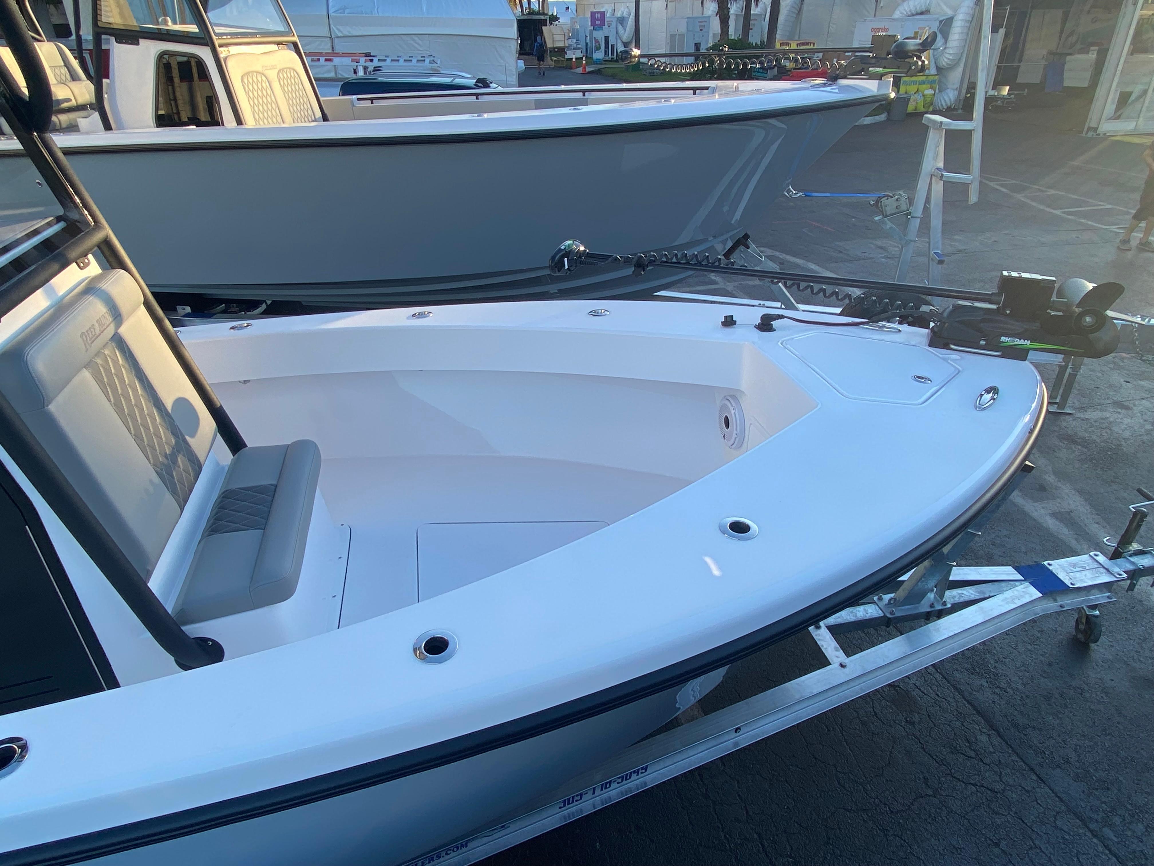 Reef Runner 230 C Open