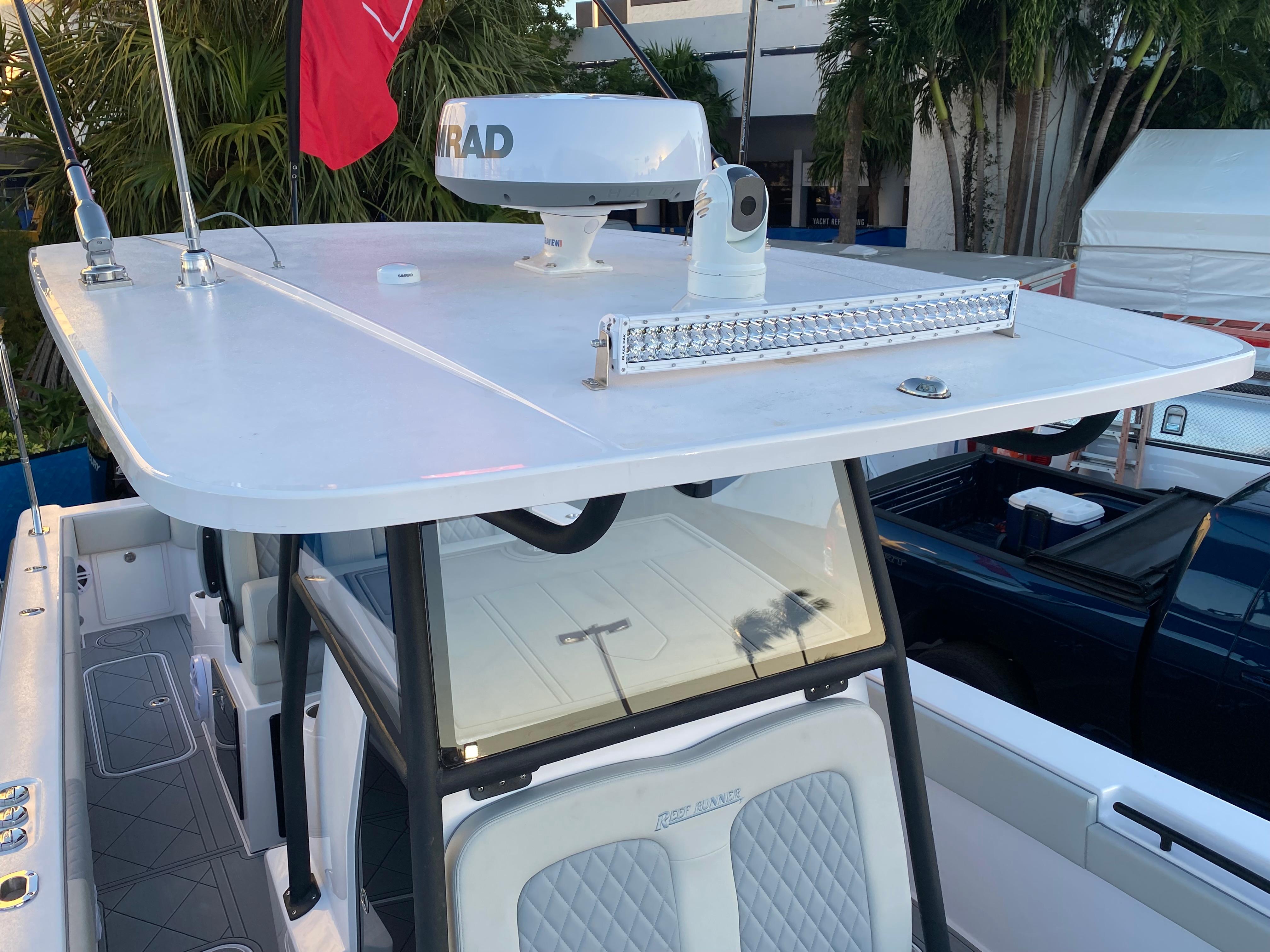 Reef Runner 230 C Open