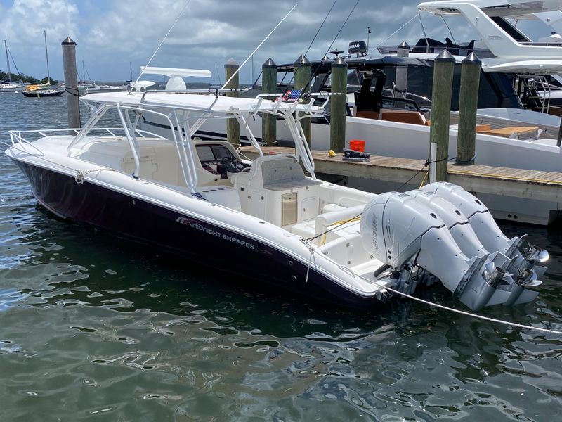 2008 Midnight Express 37 mid cabin