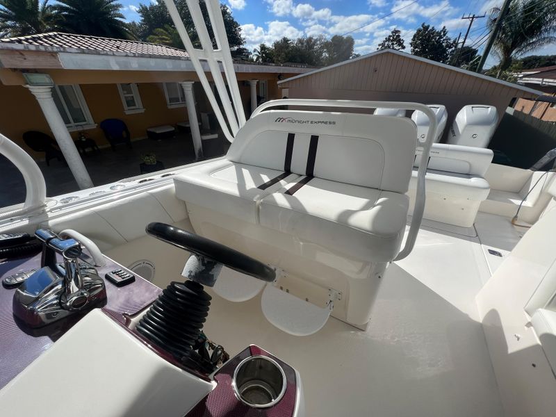 2008 Midnight Express 37 mid cabin