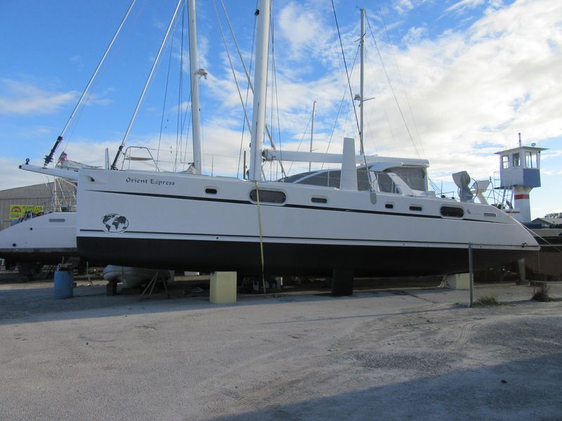 2005 Catana 582