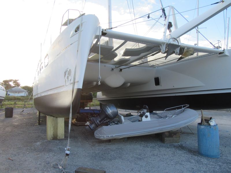 2005 Catana 582