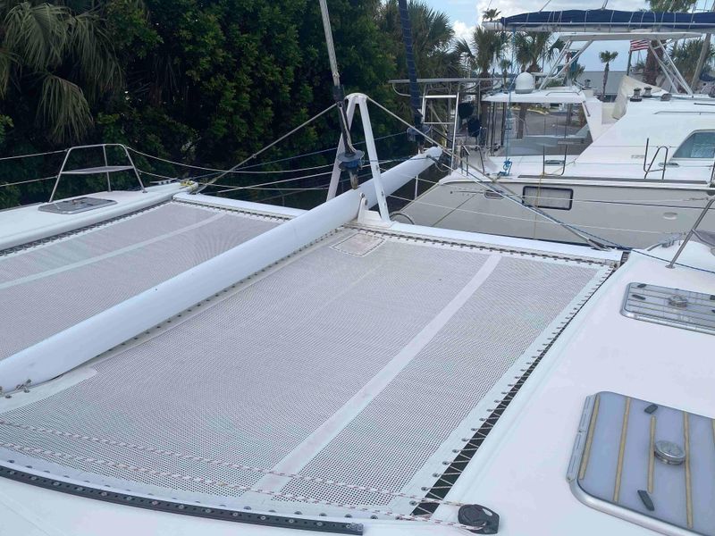 2005 Catana 582