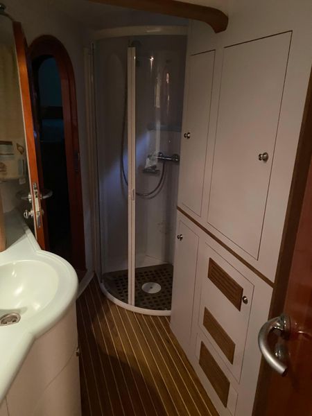 2005 Catana 582