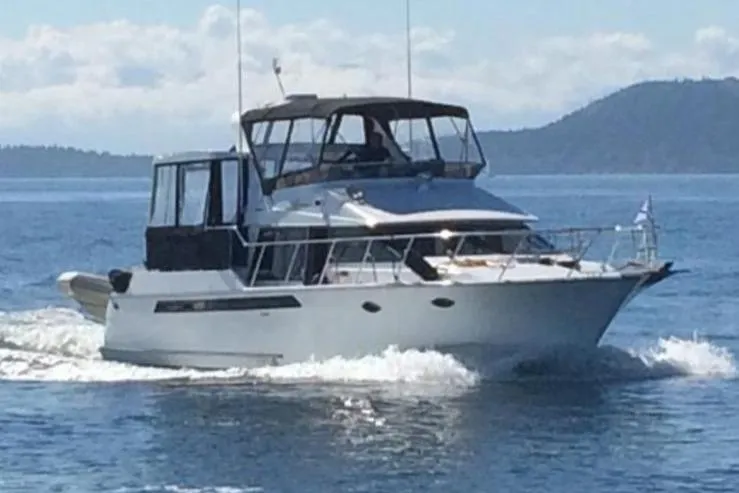 Rover Yacht Photos Pics Ocean Alexander 460 yacht cruising on open water, 1993 model.