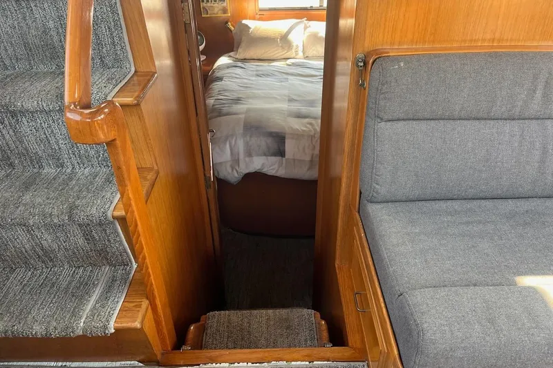 Rover Yacht Photos Pics Interior of 1993 Ocean Alexander 460 yacht, featuring cozy bedroom and wooden staircase.