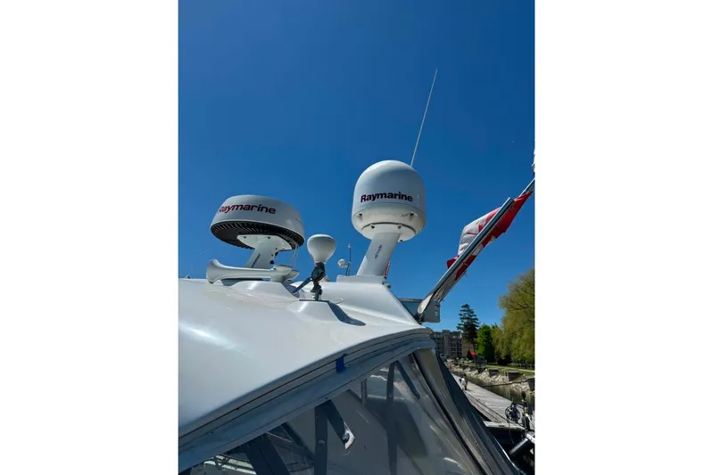 Silver Lining Yacht Photos Pics 2008 Formula 400 Super Sport boat with Raymarine radar equipment under clear blue sky.