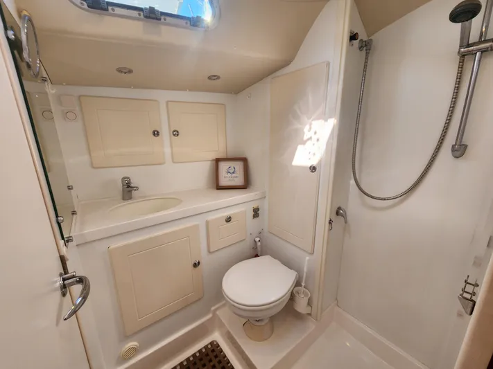 Bonnefooi Yacht Photos Pics 