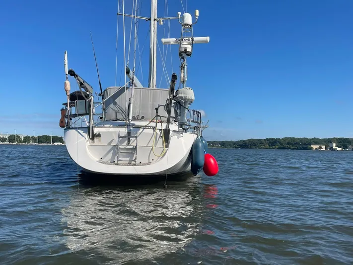 Bonnefooi Yacht Photos Pics Sailing yacht Hallberg-Rassy 62 (2008) anchored on calm water under clear blue sky.