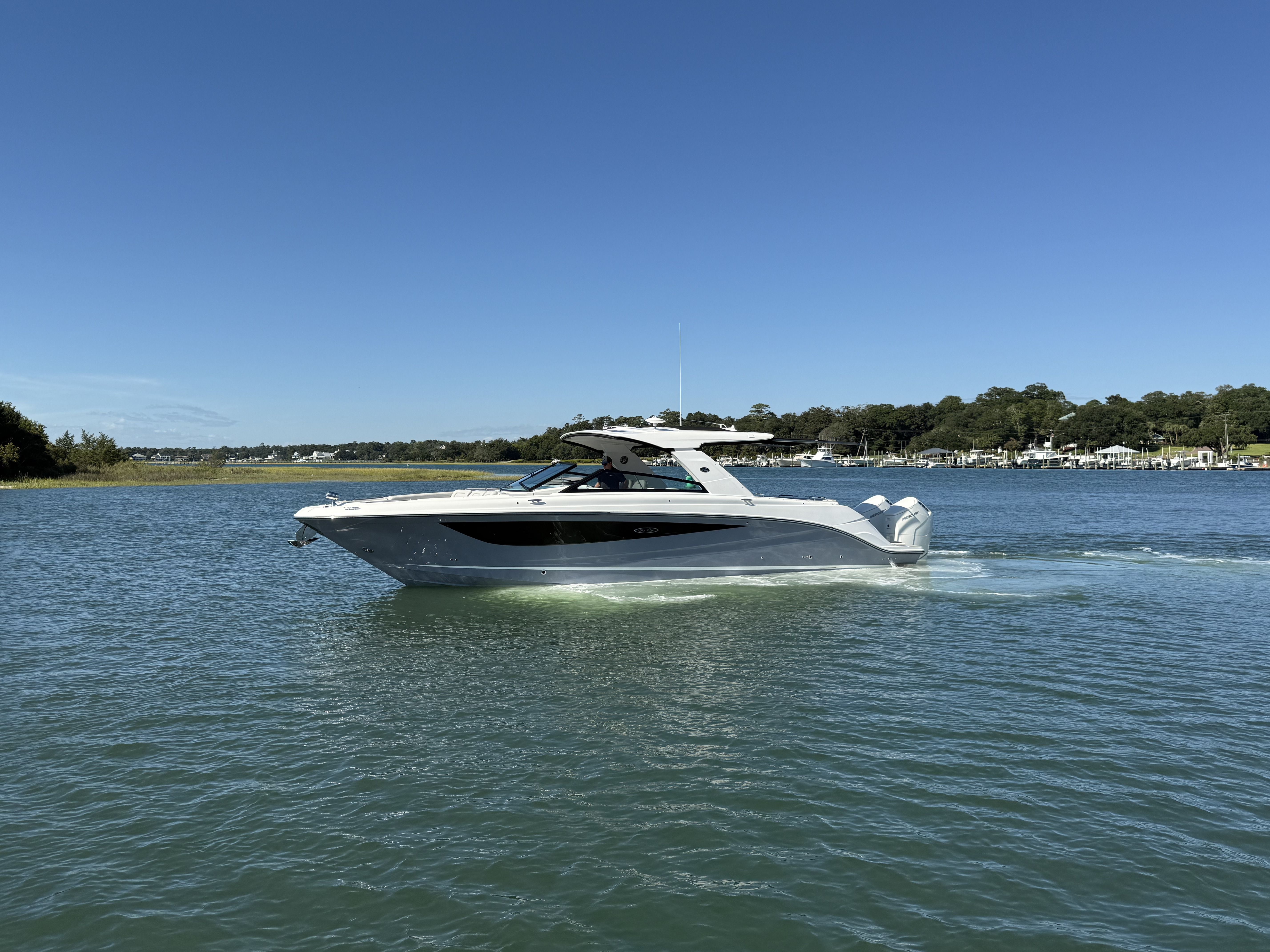 Sea Ray SLX 400 Outboard