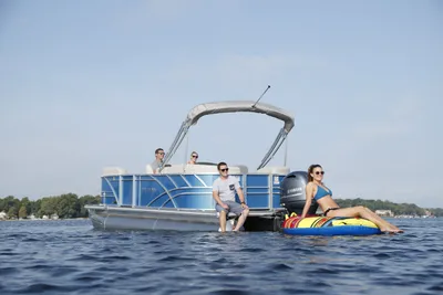 Sylvan Mirage 820 Cruise