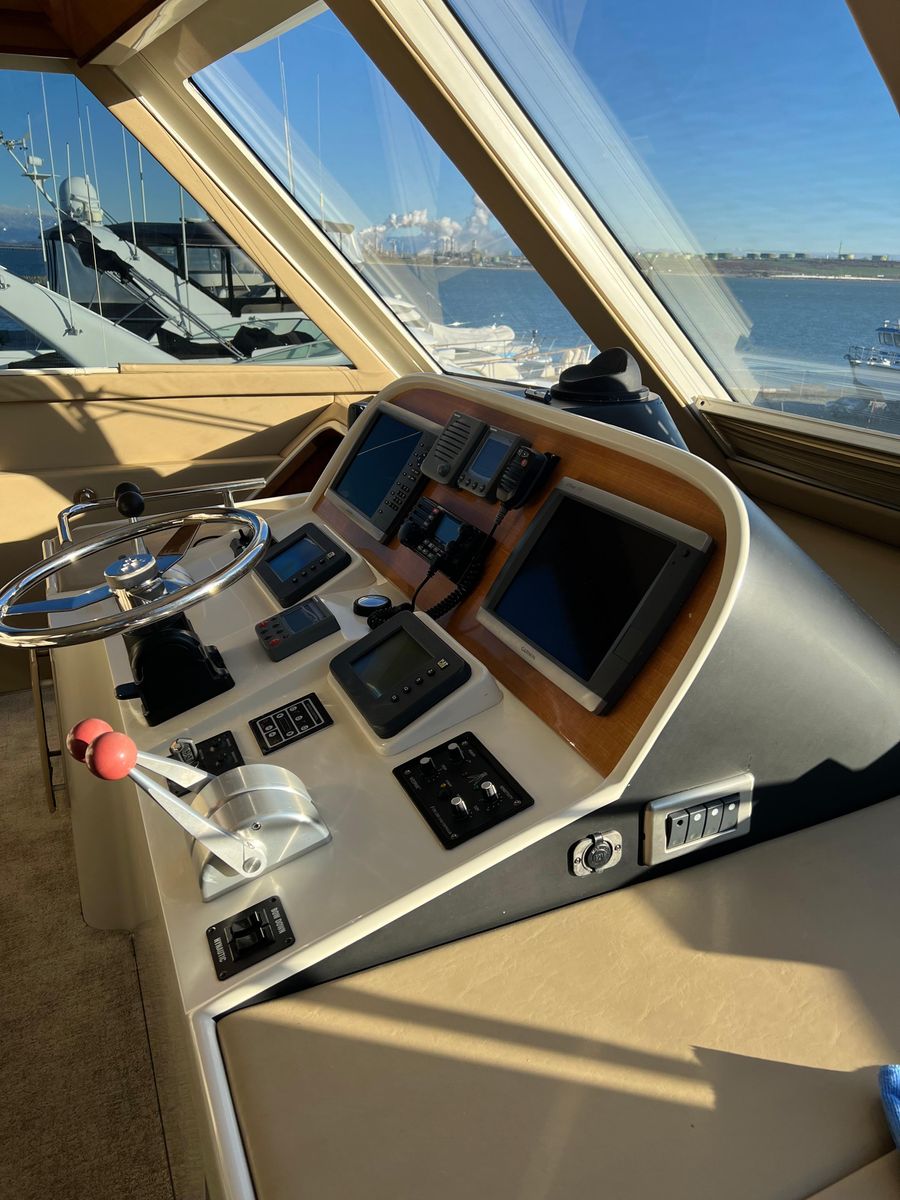 2008 Hampton 63 