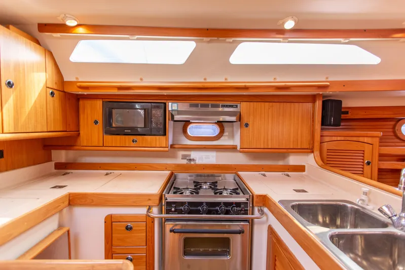 Siren Song Yacht Photos Pics 