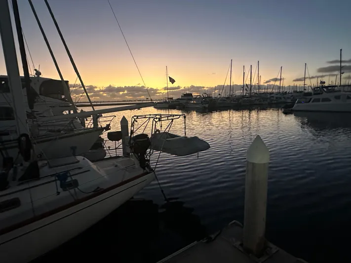 Hydrotherapy Yacht Photos Pics Boats docked at sunset, featuring a 1999 Jefferson 52 Rivanna Aft Cabin.