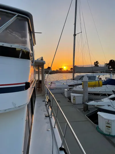 Hydrotherapy Yacht Photos Pics 1999 Jefferson 52 Rivanna Aft Cabin yacht docked at sunset, serene marina view.