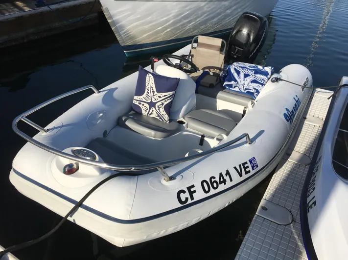 Hydrotherapy Yacht Photos Pics Inflatable boat docked, featuring starfish and patterned cushions, near a Jefferson 52 Rivanna Aft Cabin.