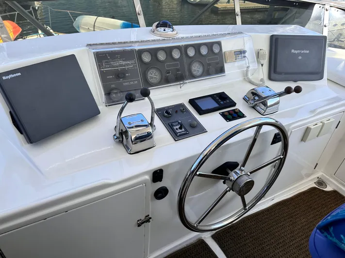 Hydrotherapy Yacht Photos Pics 1999 Jefferson 52 Rivanna Aft Cabin helm with steering wheel, controls, and navigation equipment.