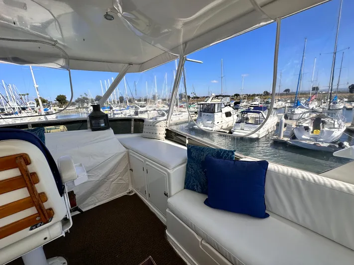 Hydrotherapy Yacht Photos Pics Aft cabin of 1999 Jefferson 52 Rivanna yacht with marina view.