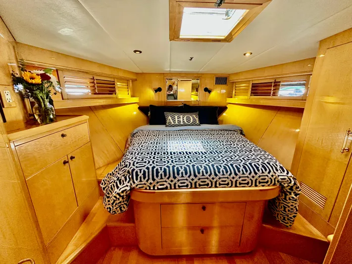 Hydrotherapy Yacht Photos Pics Luxurious cabin interior of 1999 Jefferson 52 Rivanna Aft, featuring cozy bed and elegant wood finish.