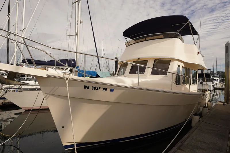 Discovery Yacht Photos Pics 