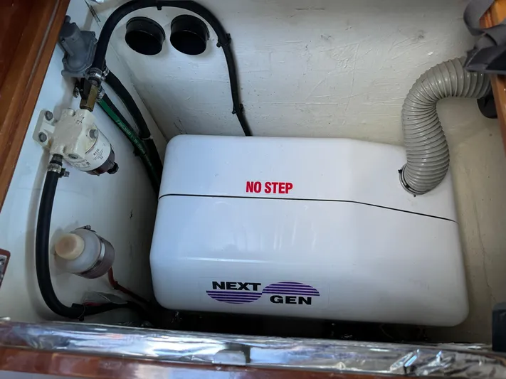 Headquarters Yacht Photos Pics 