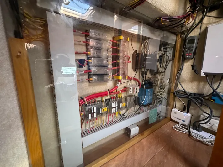 Headquarters Yacht Photos Pics 