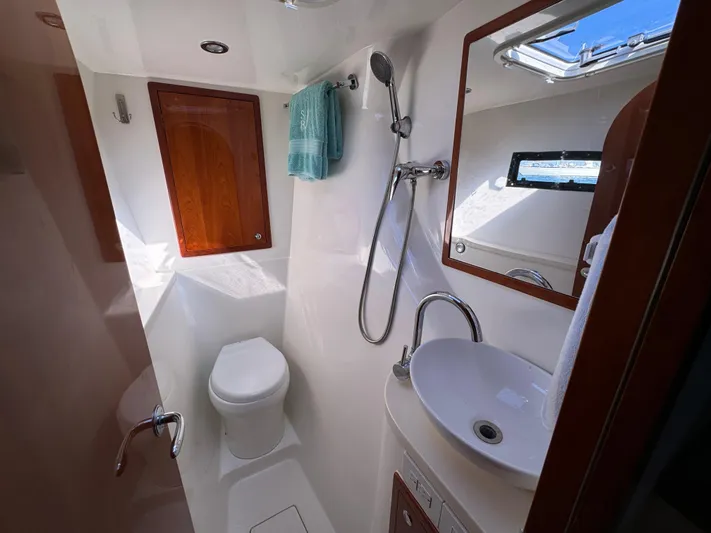 Headquarters Yacht Photos Pics 